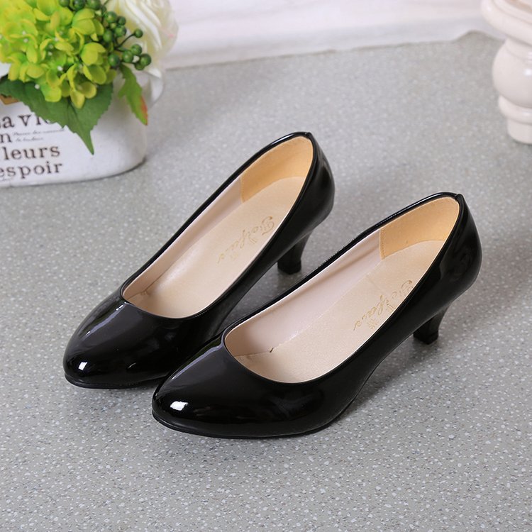 Dame Elegante og Tidløse Pumps Stilla