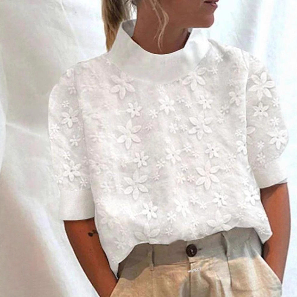 Kvinders bluse med blomsterbroderi design og kort snit Stilla