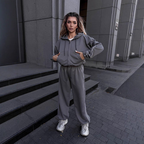 Kvindelig sporty loungewear sæt med hætte og brede bukser Skovae