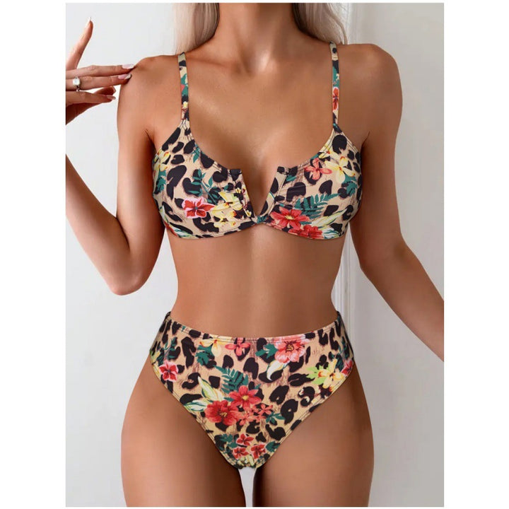 Dame højt siddende bikini med blomstermønster og let push-up effekt Stilla