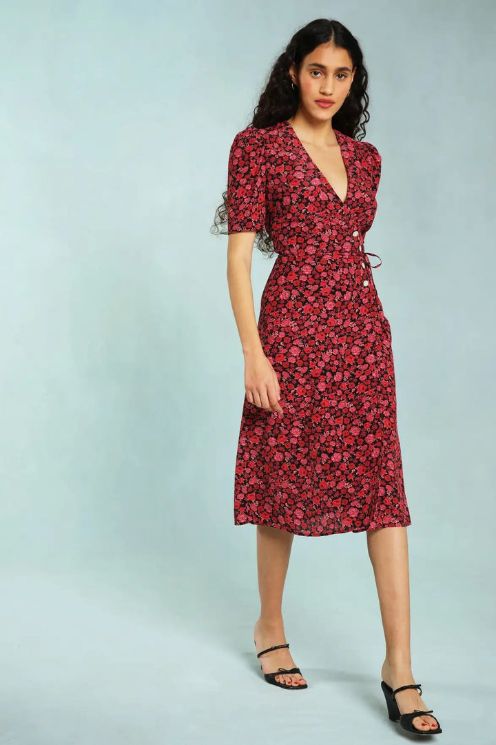 Dame wrap kjole med elegante puffærmer og frisk blomsterdesign Stilla