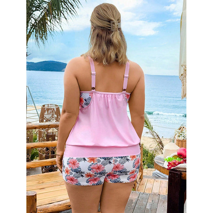 Dame sportligt badeoutfit med blomstrede shorts Skovae