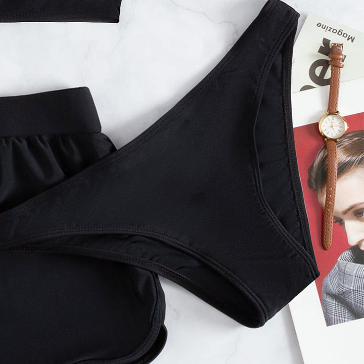 Dame bikini-sæt med dyb V-udskæring og elastiske shorts Stilla