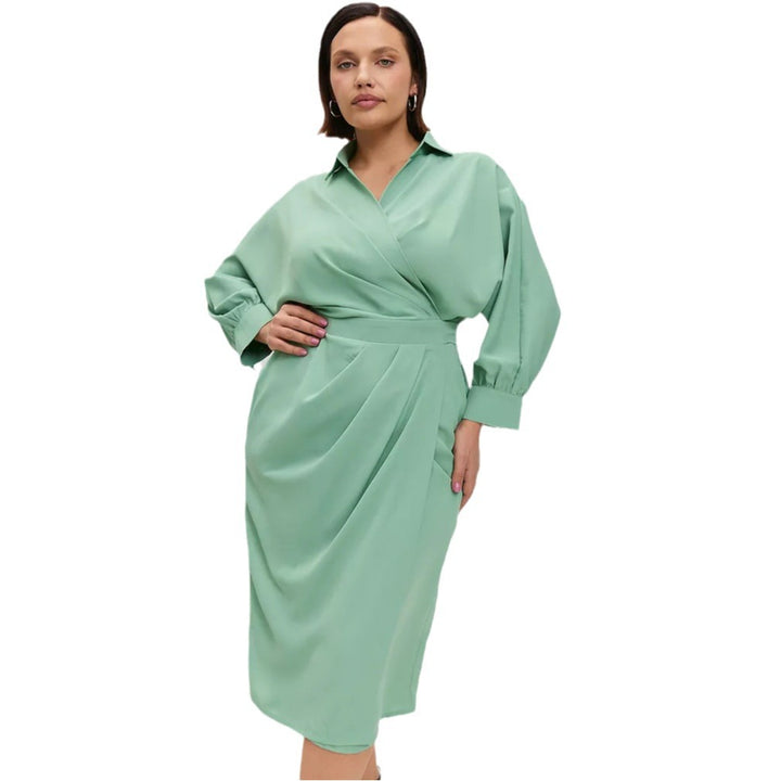 Dame wrap kjole med elegant drapering og taljeret snit Stilla