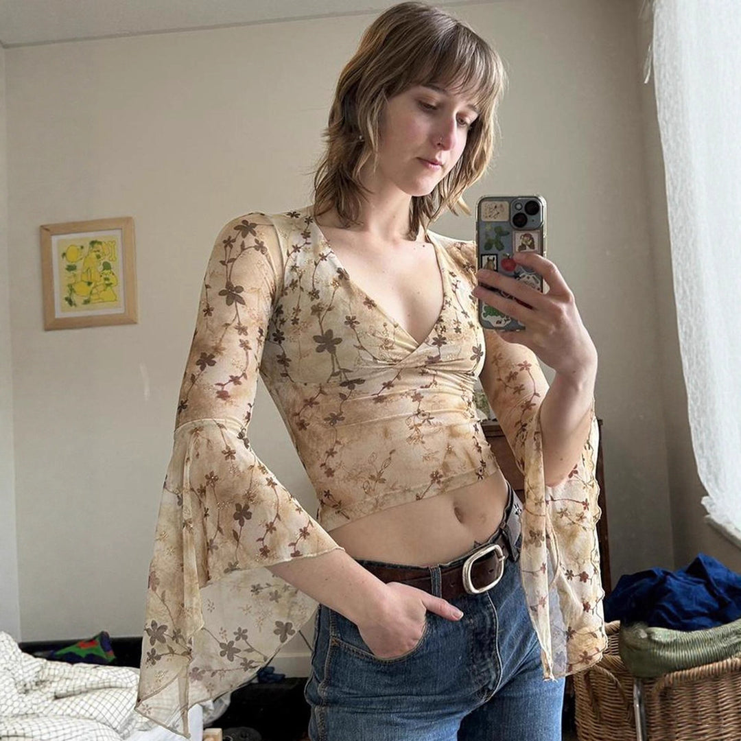 Dame spidsbluse med flæsedetaljer Skovae