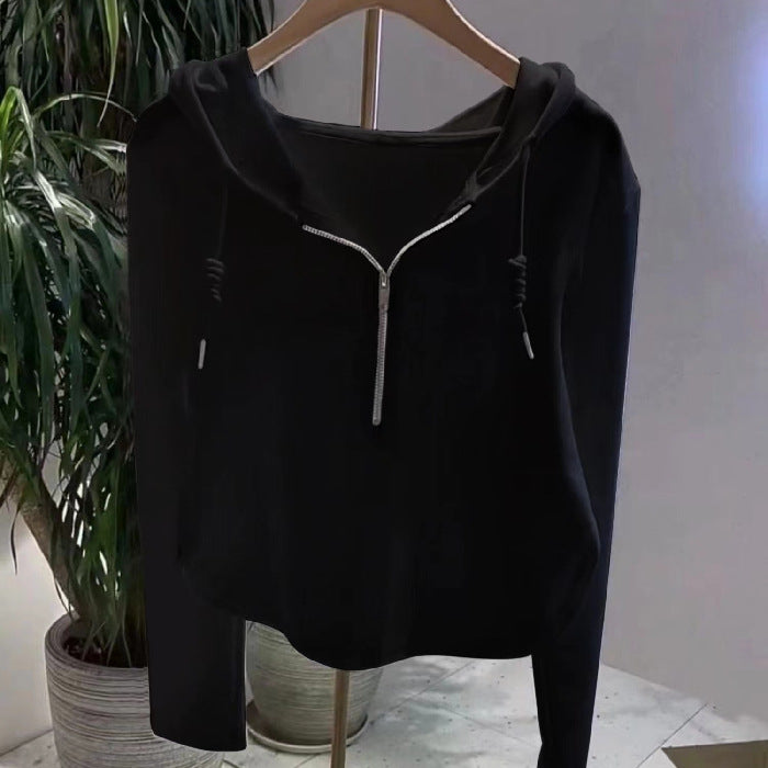 Kvinders afslappede hoodie med halvlange lynlås og moderne snit Stilla