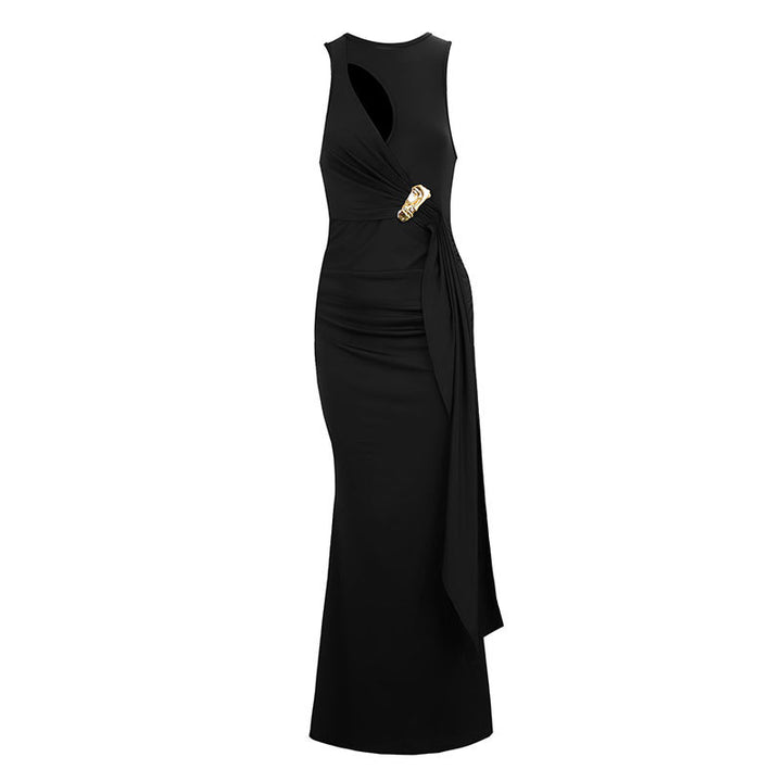 Dame figurtilpasset aftenkjole med asymmetrisk snit og elegant drapering Skovae