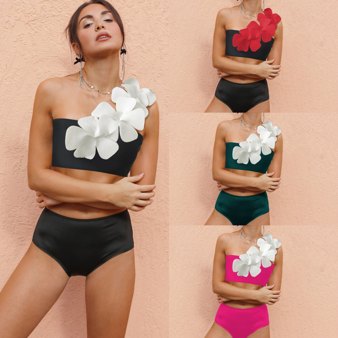 Dame bikini-outfit med en-sidet strop og blomsterdesign Stilla