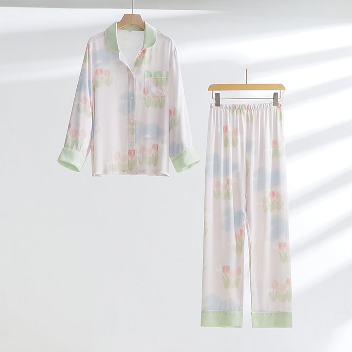 Dame Silke Pyjamas med delikat blomstertryck og elegante detaljer Stilla