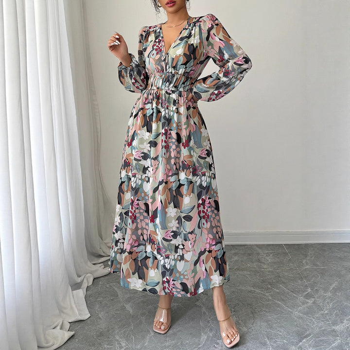 Dame langærmet maxikjole i floral chiffon kvalitet med dyb V-udskæring Stilla