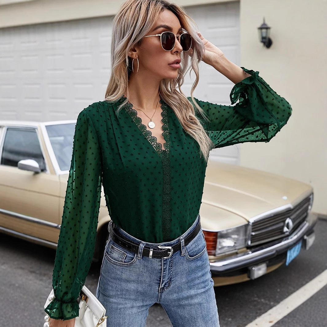 Dame chiffonbluse med elegant spidsudsmykning og ballonformede ærmer Stilla