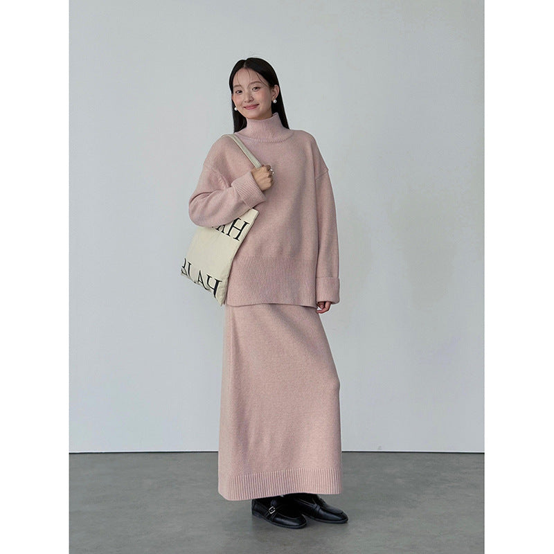 Dame strik-ensemble med oversized sweater og maxiskørt i minimalistisk design Stilla