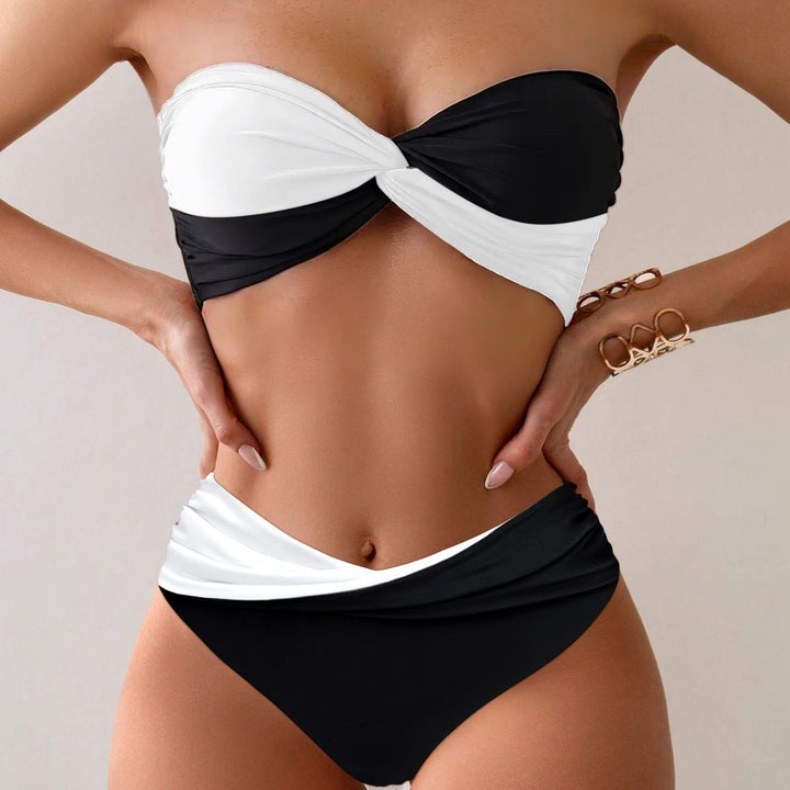 Dame Bandeau-Bikini med elegant twisted-design og højt snit Stilla