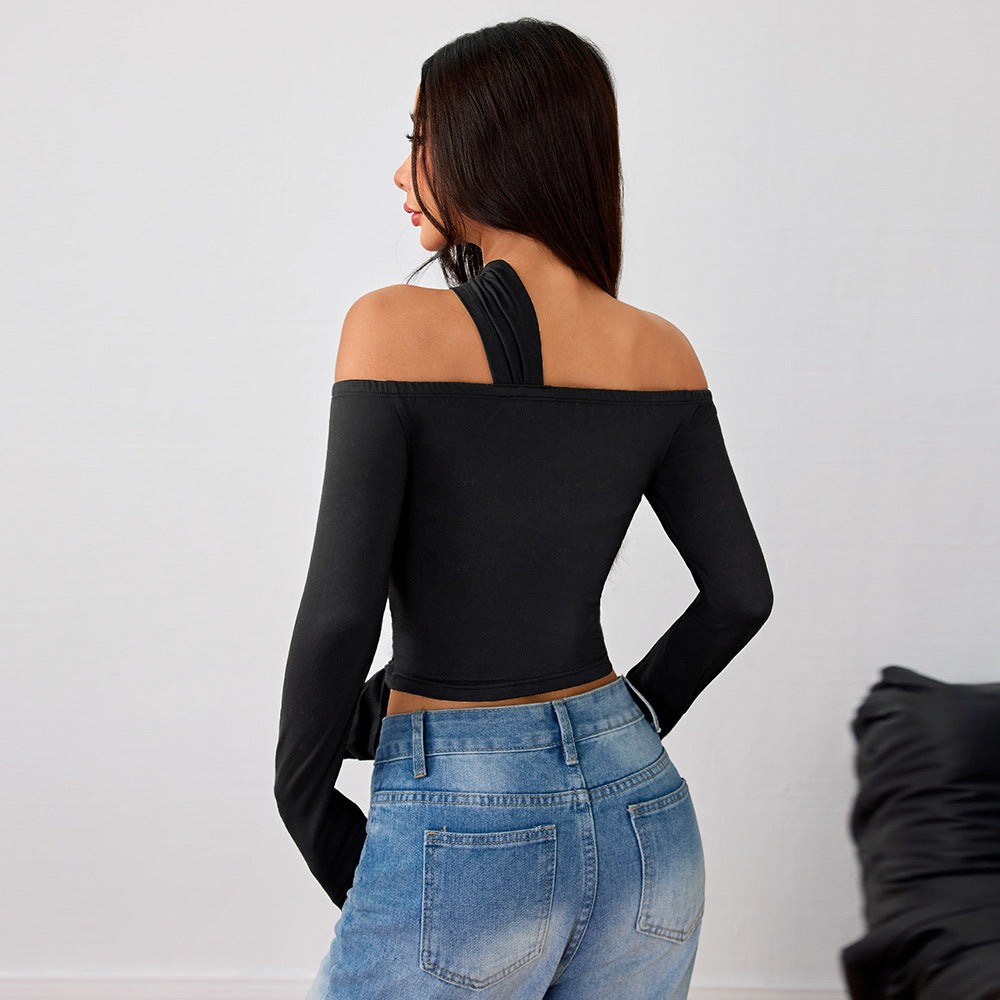 Kvinders asymmetrisk indpakket top med moderigtigt halterneck-design og elegant samling Stilla