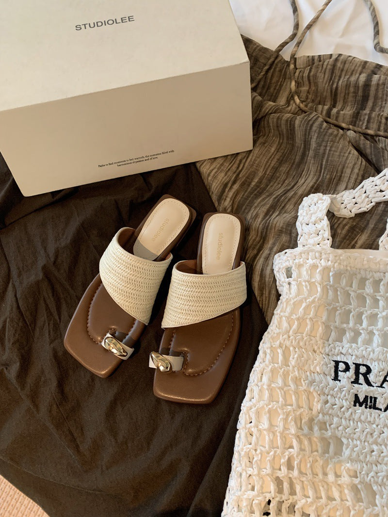 Femme Open-Toe Slide Sandaler med dekorativt rem-detalje Stilla