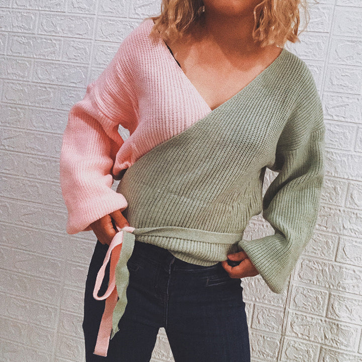 Kvinders strikket sweater med moderne omslagdesign og brede ærmer Stilla
