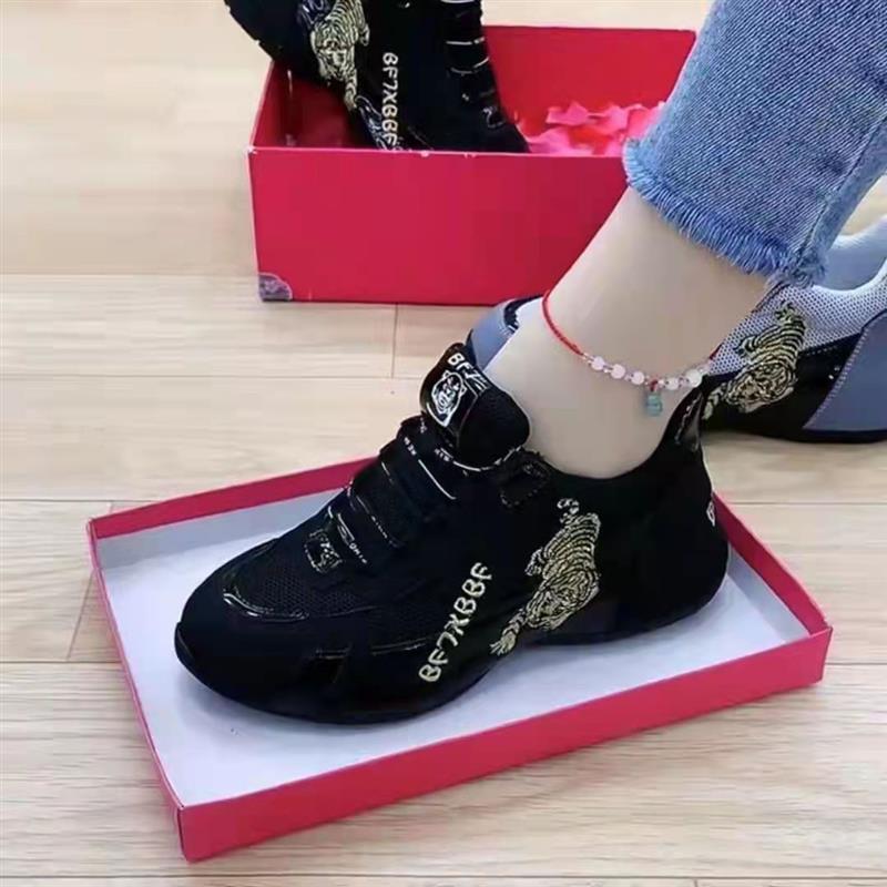 Dame mode sneakers med dyremotiv og åndbart overmateriale Stilla