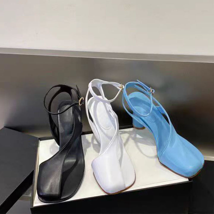 Femme Højhælede Sandaler med skulpturel Ankelrem-Design Stilla