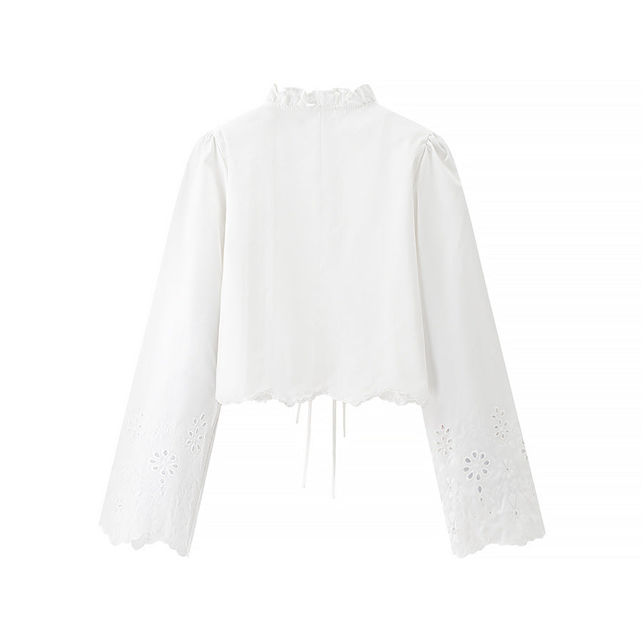 Damebluse med flæsedetaljer og floral broderi Stilla