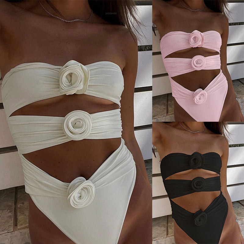 Dame Bandeau-bikini med fashionable indpakningsdesign og dekorative blomsteraccentuer Stilla