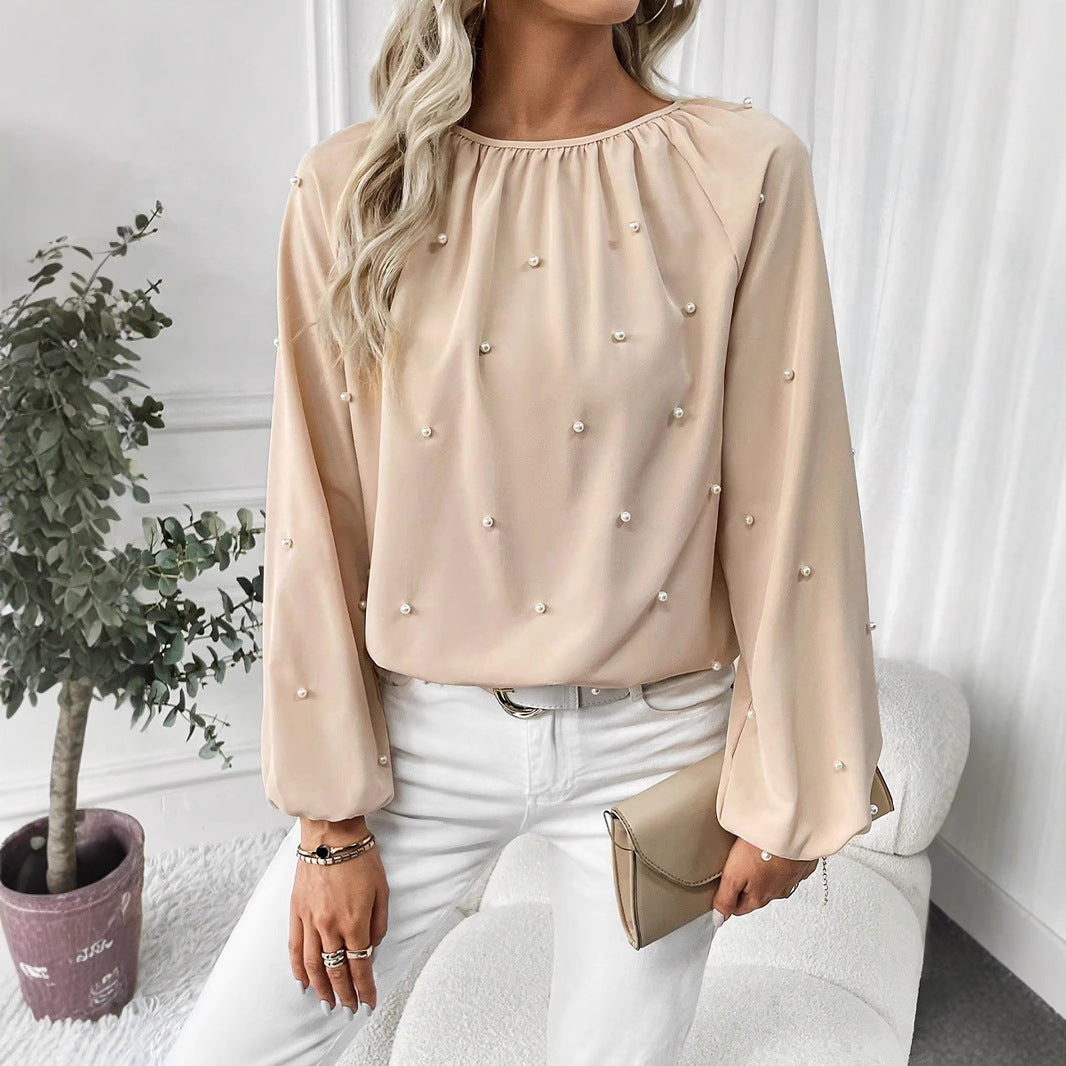 Damernes elegante bluse med perleprydede detaljer og brede ærmer Stilla