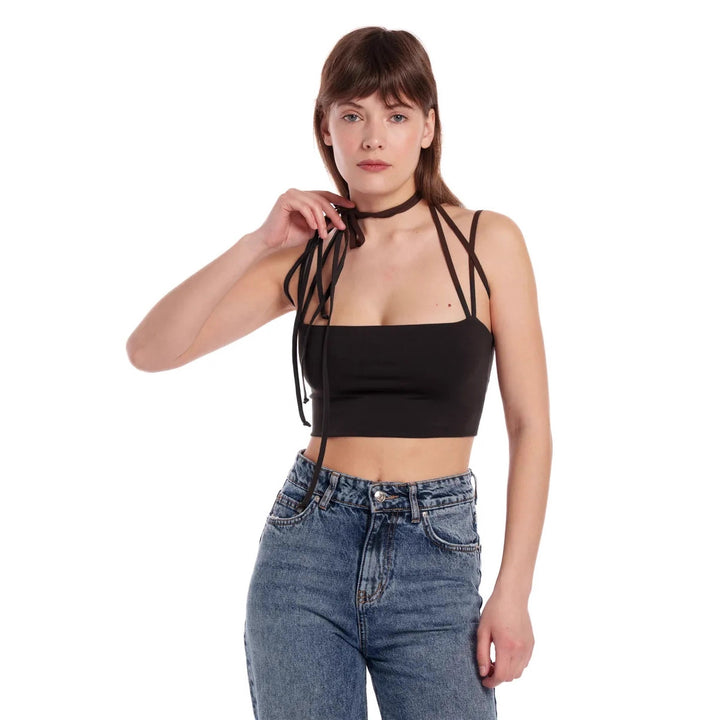 Dame Crop-top med smalle stropper og innovativt snit Skovae