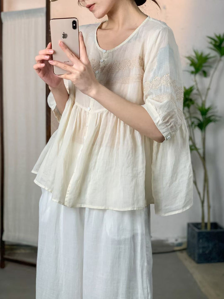 Femme Let knapåbning bluse med kompleks broderi Stilla