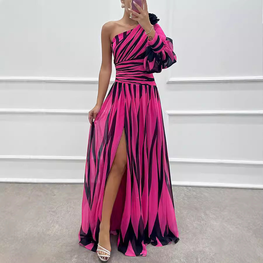 Dame Elegant aftenkjole med asymmetrisk design og høj split Stiila