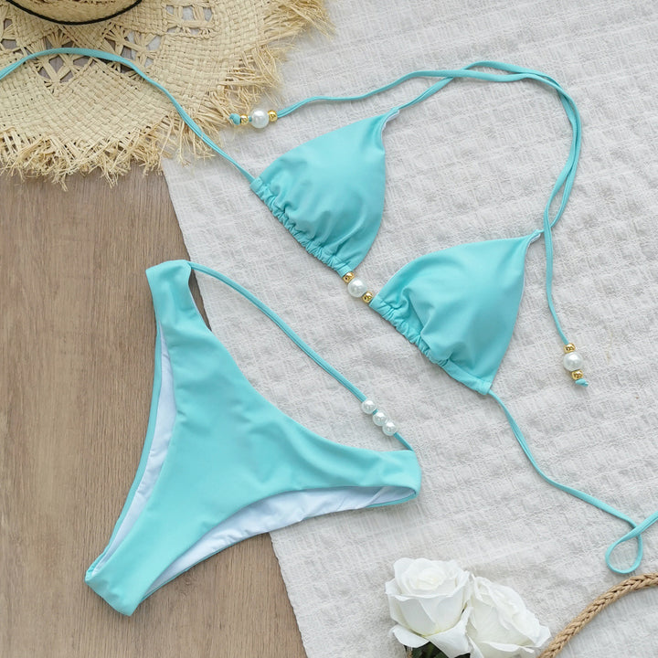 Dame bikini-sæt med moderne trekants-top og elegant perle-detalje Stilla