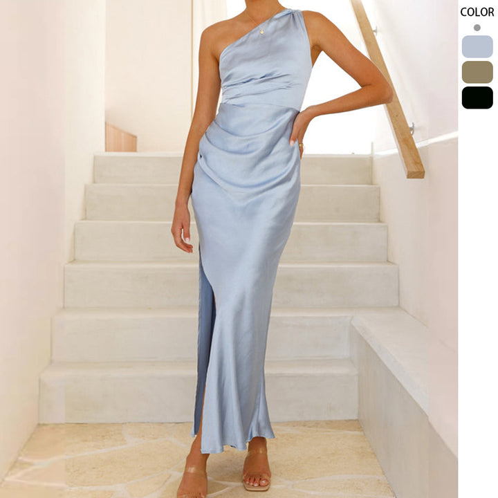 Kvindelige elegante indpakkede kjoler med asymmetrisk snit og flydende satin fald