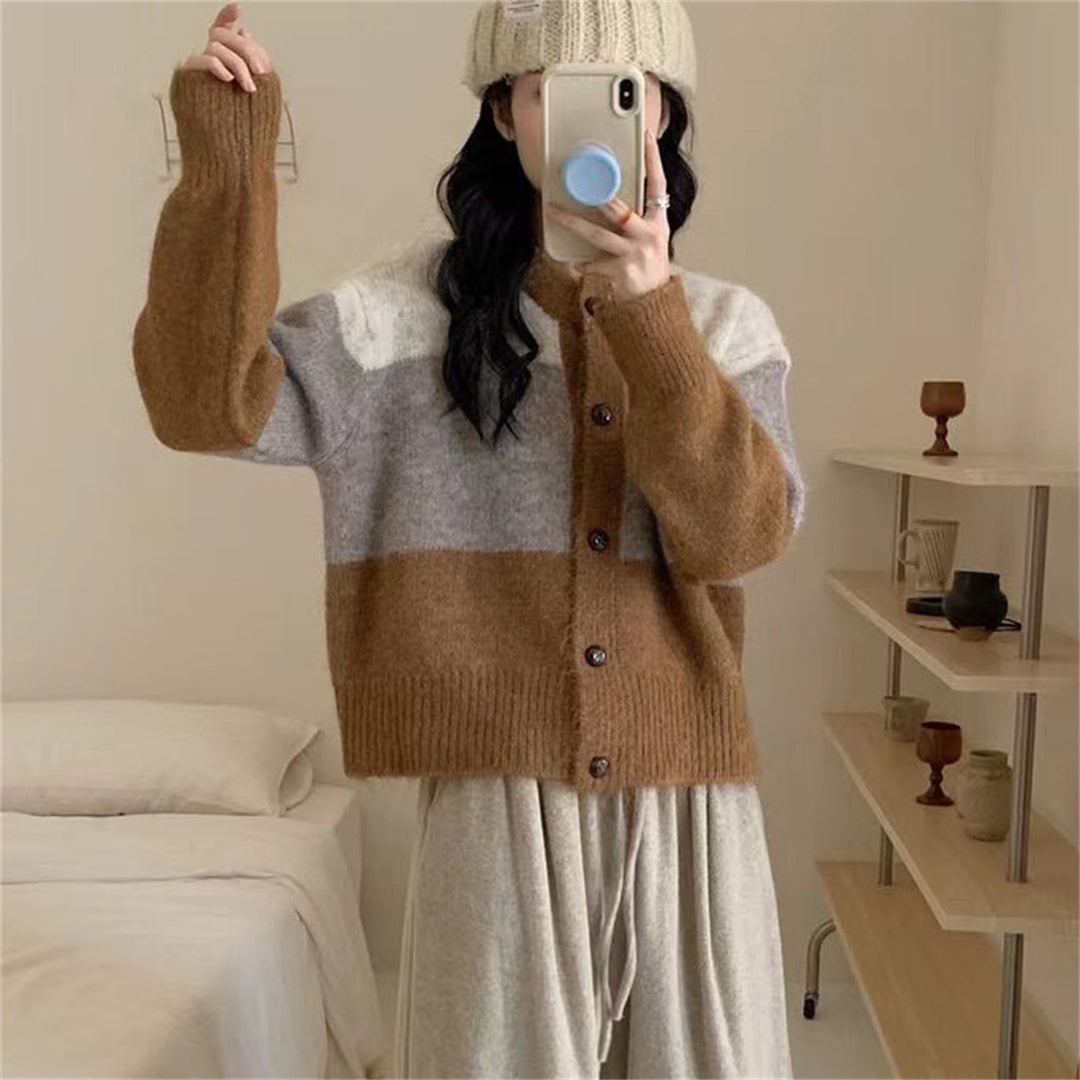 Dame chunky strik cardigan med knaplukning og trendy farveblok design Stilla