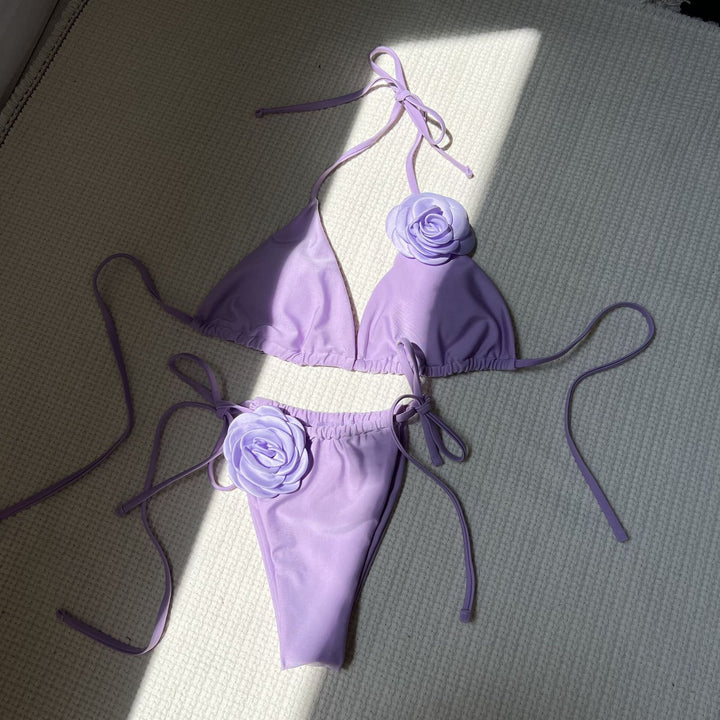 Damebikini med romantiske blomsterapplikationer Stilla