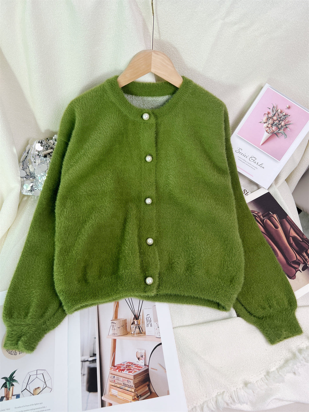 Kvindernes hyggelige cardigan med perlebesatte knapper og moderne snit Stilla