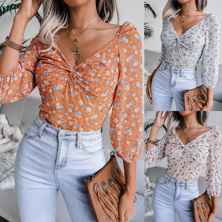 Damebluse med legende blomsterdesign og dekorativt knutedesign Stilla
