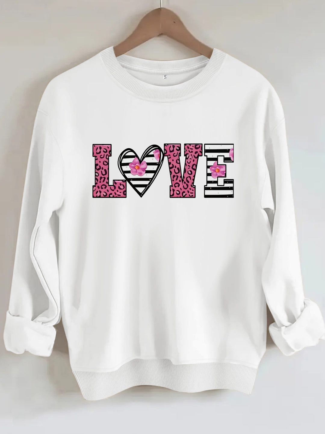 Kvinders sweatshirt med moderne leopard hjerte design og behagelig pasform Stilla