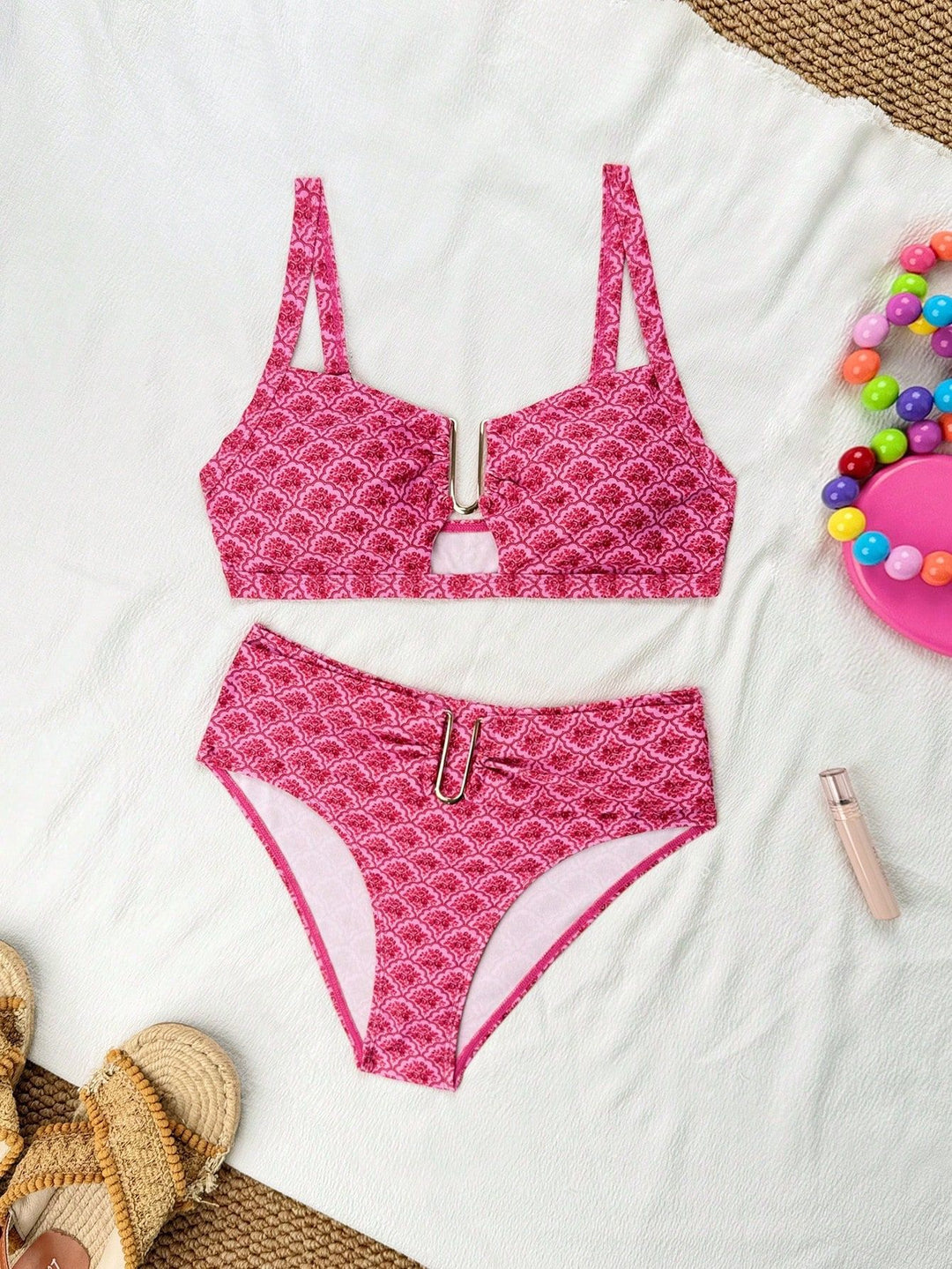Dame bikiniset med moderne lukning og blomstret design Skovae