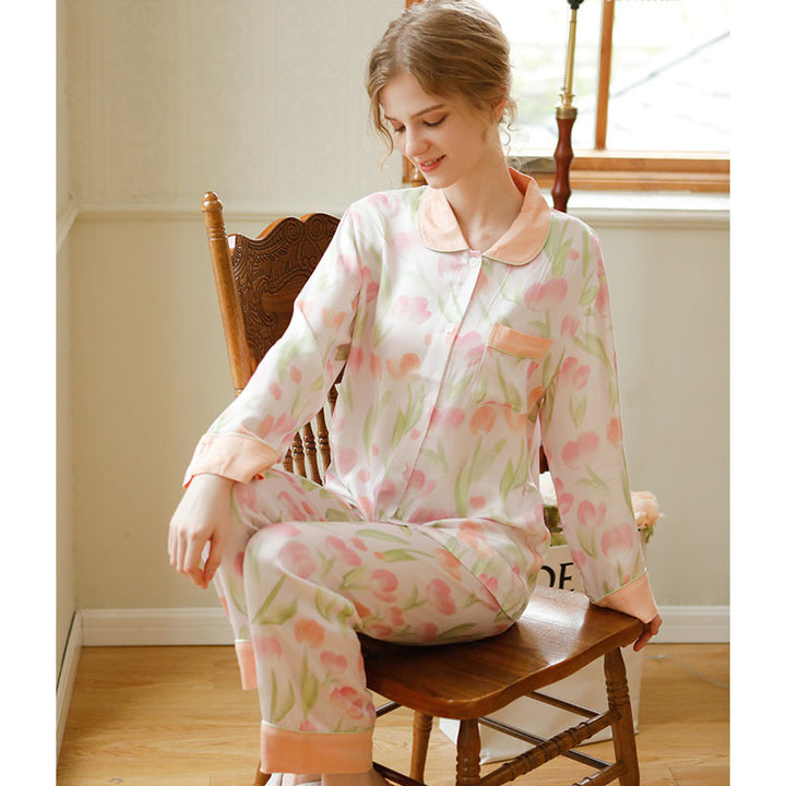 Dame satin pyjamasæt med delikat blomsterdesign og komfortabel pasform Stilla