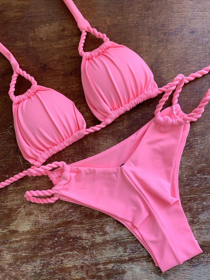Dame bikini-sæt med flettede stropper og høj benudsprøjt Stilla