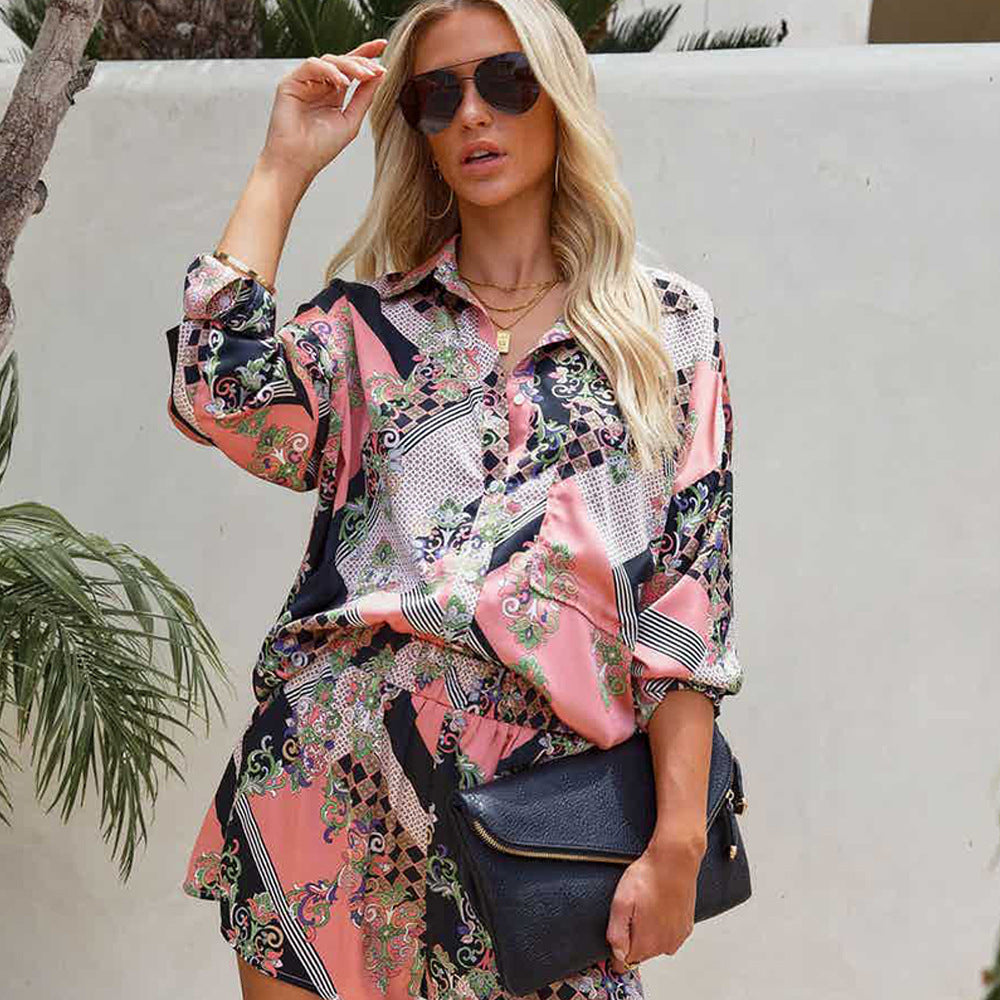 Dame luftig kortærmet bluse i fashionable mix-print Stilla