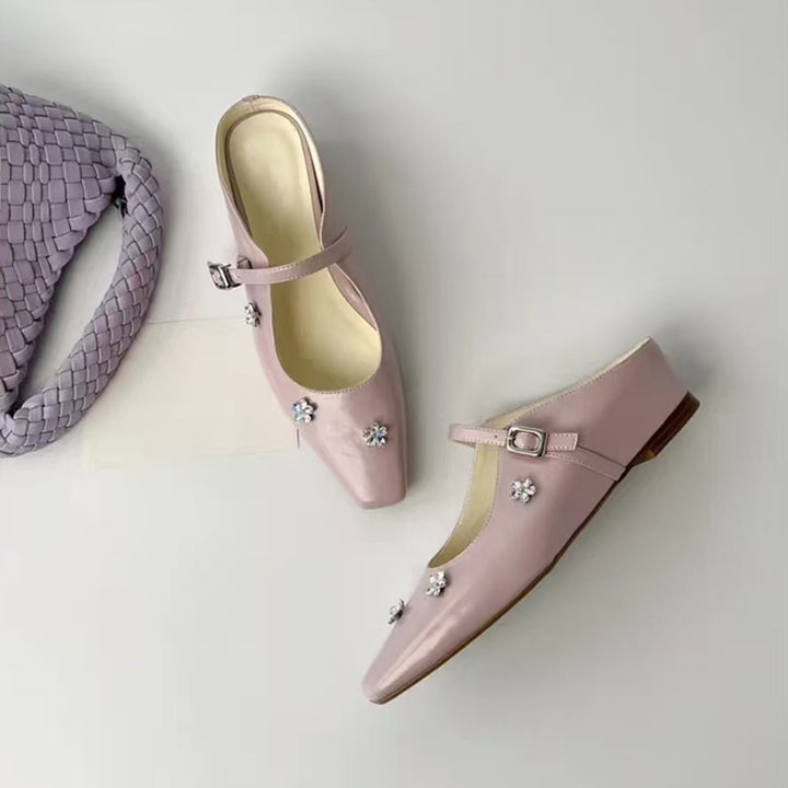 Elegante spidse Mary Jane Ballerinas med blomsterudsmykninger Stilla