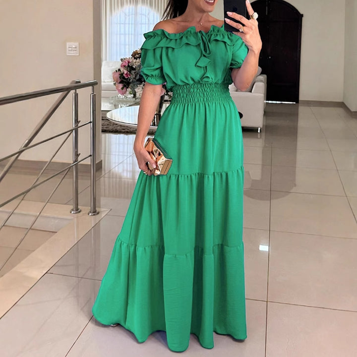 Dame maxikjole med flæsedetaljer og off-shoulder design Stilla