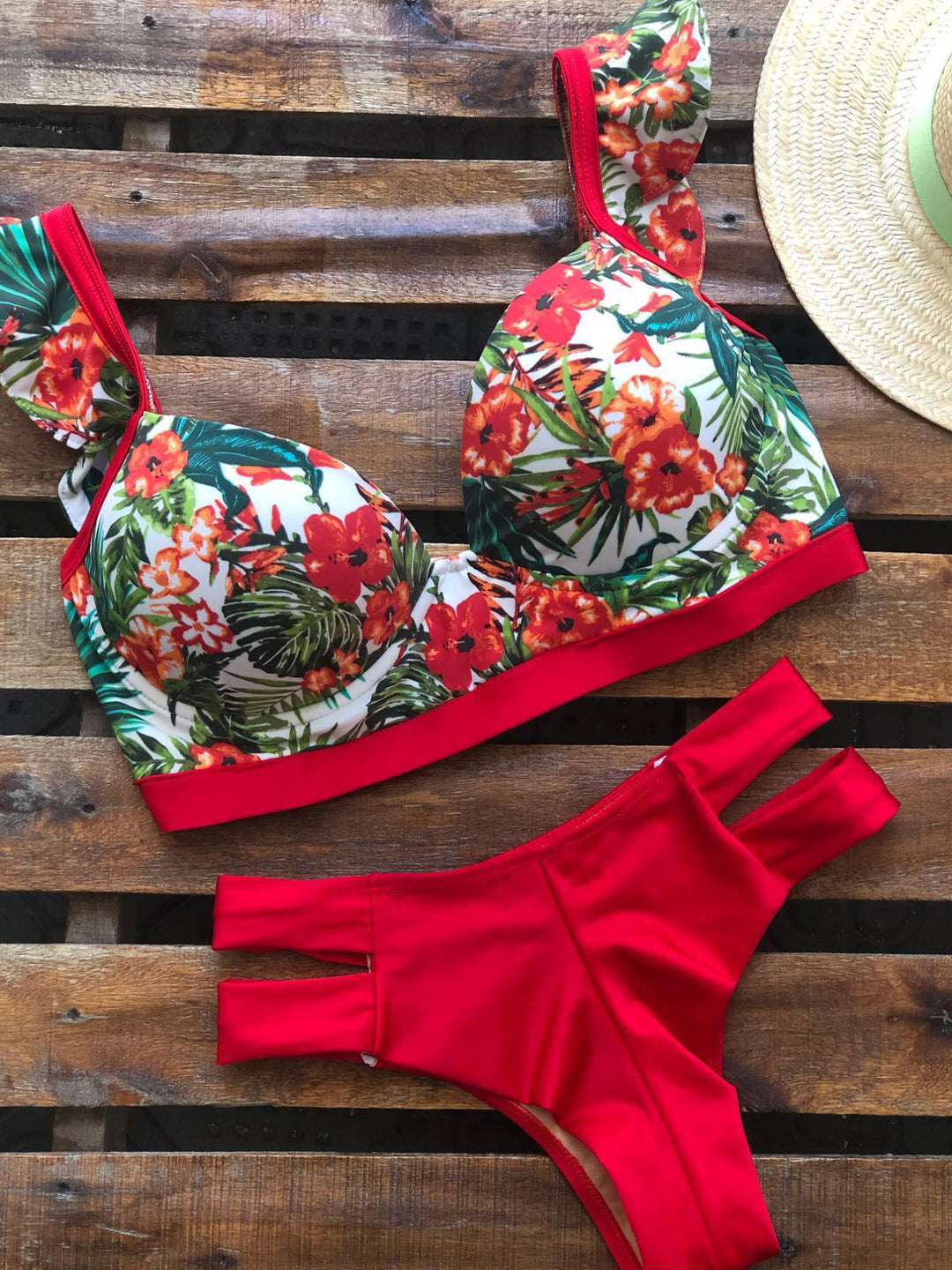 Dame bikini-sæt med floral bustier-top og moderigtige stropper Stilla