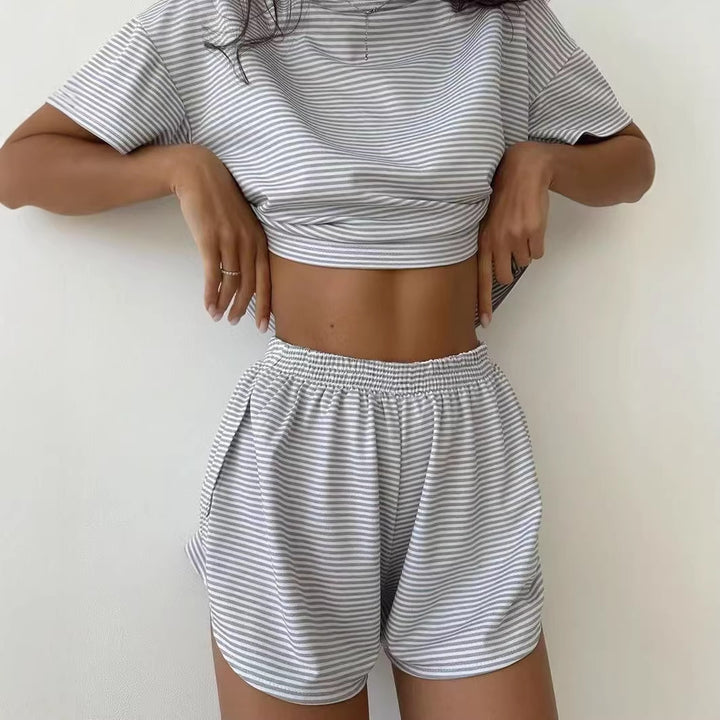 Dame casual crop-top og shorts sæt med stribet mønster Skovae