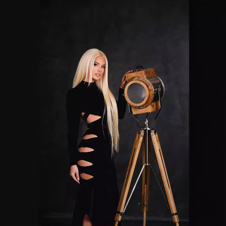 Dame elegant lang kjole med innovativ cut-out og voluminøs kant Skovae