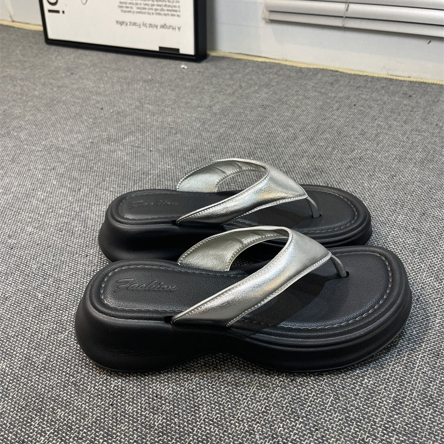 Damer elegante tætsiddende sandaler med komfortabelt fodseng og moderne metal-design Stilla