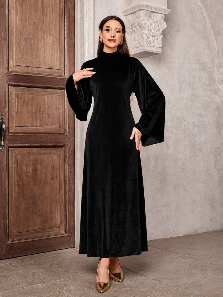 Dame velour kjole med elegant ståkrave og voluminøse ærmer Stilla
