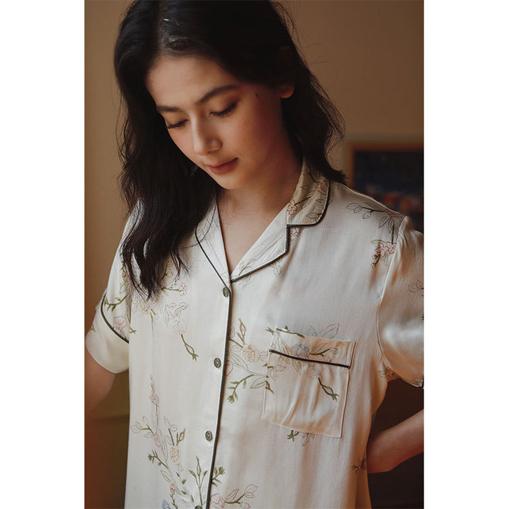 Dame Satin Pyjamasæt med floralt mønster og elegant snit Stilla