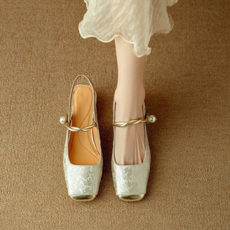 Dame Slingback Pumps med elegant kædeaccent og glitrende remdesign Stilla