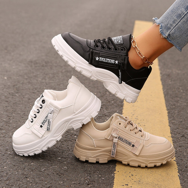 Dame sneakers med kontrasterende elementer og sporty sål Stilla