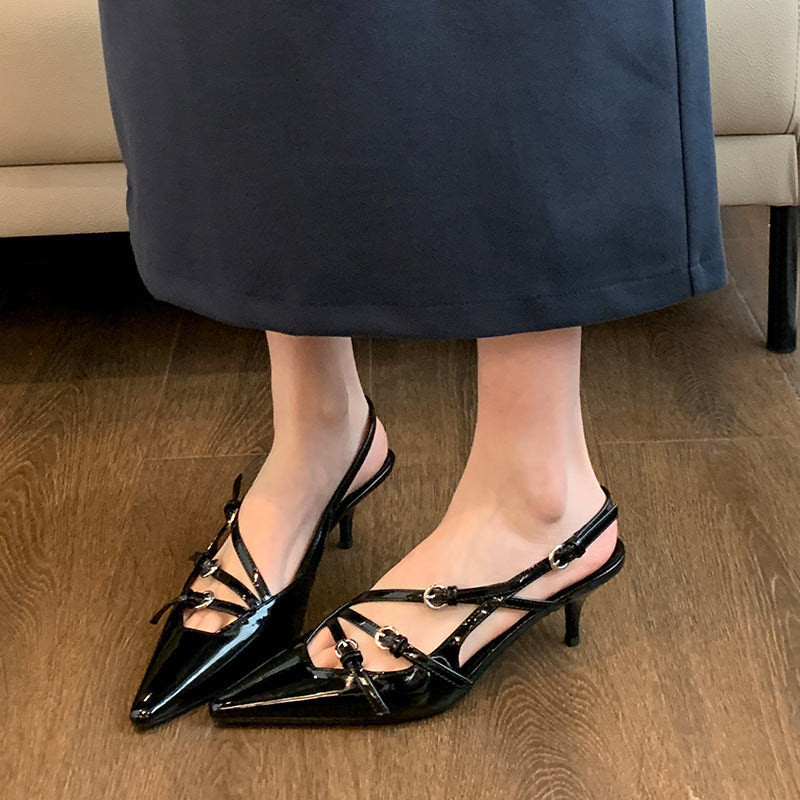 Dame Elegante Slingback-Pumps med moderigtigt spænde-design og skinnende overflade Stilla